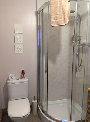 Twin Room, Ensuite | Bathroom - Rossmount Guest House (Inverness)