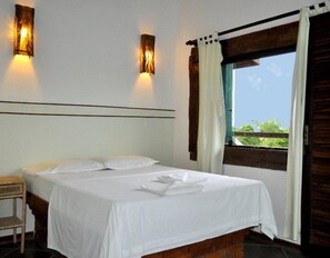 Triple Room | Minibar, individually decorated, individually furnished