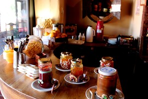 Free buffet breakfast  - Antigua Tilcara (Tilcara)