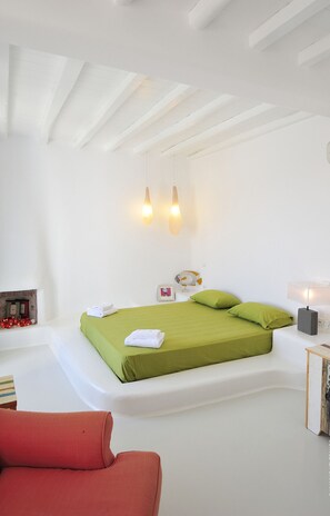 Luxury Villa, 3 Bedrooms, Pool Access, Sea Facing