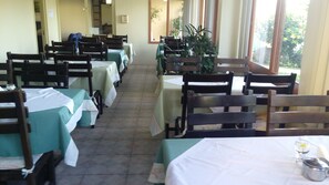 Tägliches inbegriffenes Frühstücksbuffet