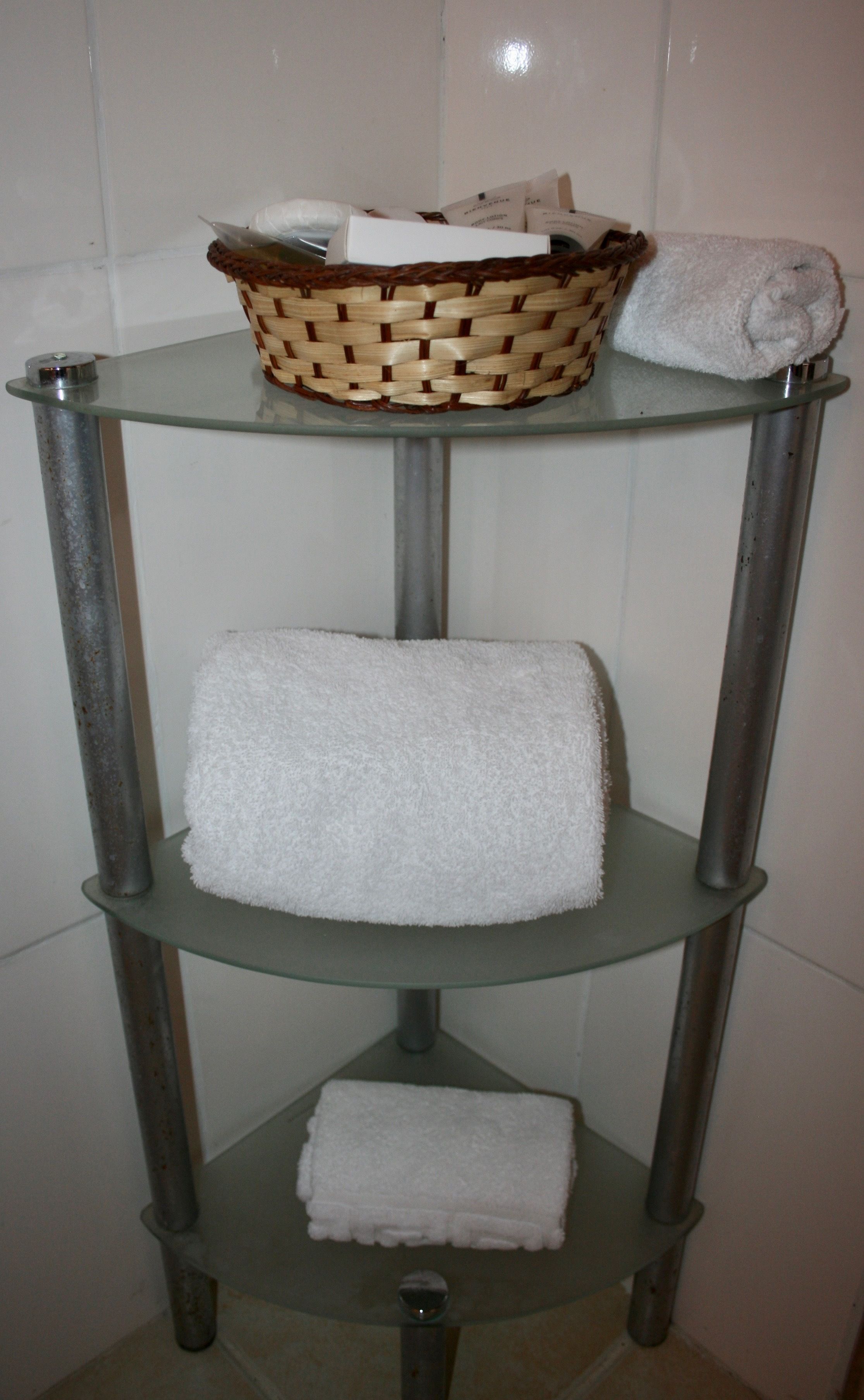 superior double room | bathroom amenities | shower, free toiletries, hair dryer, towels