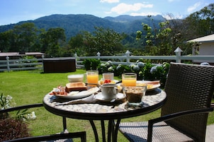 Desayuno completo gratuito y diario