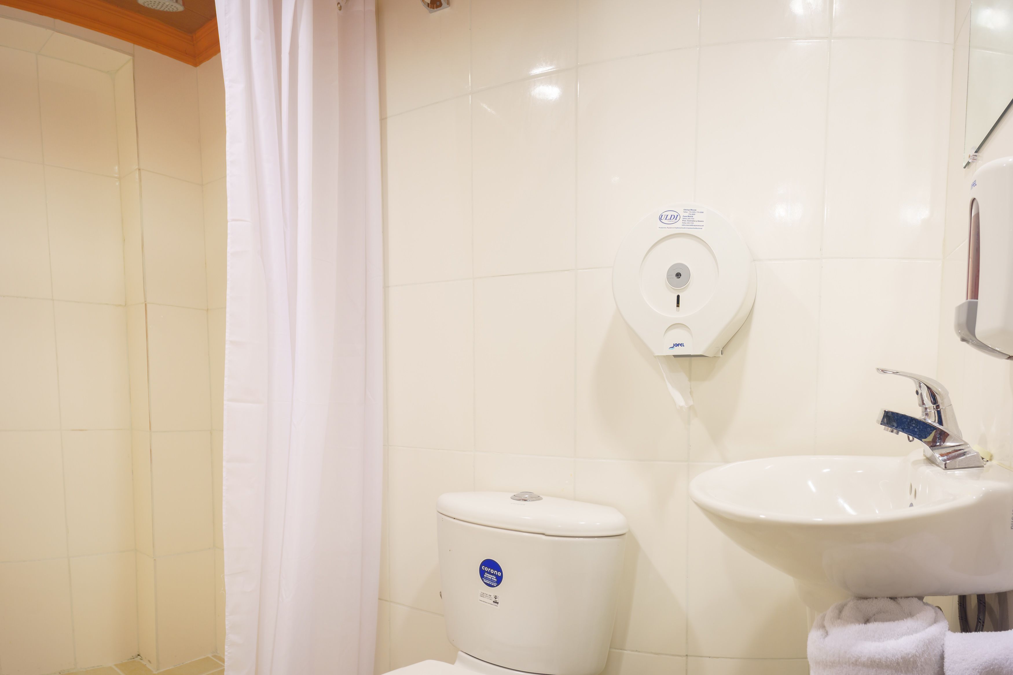 single room, private bathroom | bathroom | shower, free toiletries, hair dryer, towels
