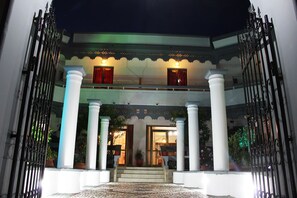 A building with a gated entrance, columns, and a balcony. - Hotel Dimitra Sun (Rhodes)