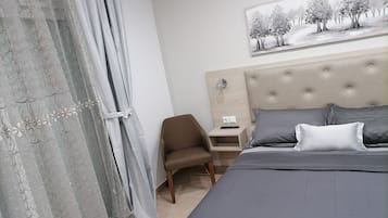 Mini Suite Pool View | Coffres-forts dans les chambres, rideaux occultants