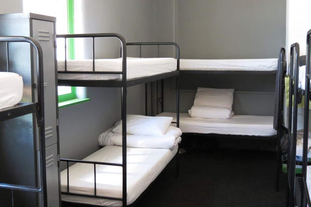 Dormitorio condiviso Basic, per soli uomini, non fumatori | Wi-Fi gratuito, lenzuola
