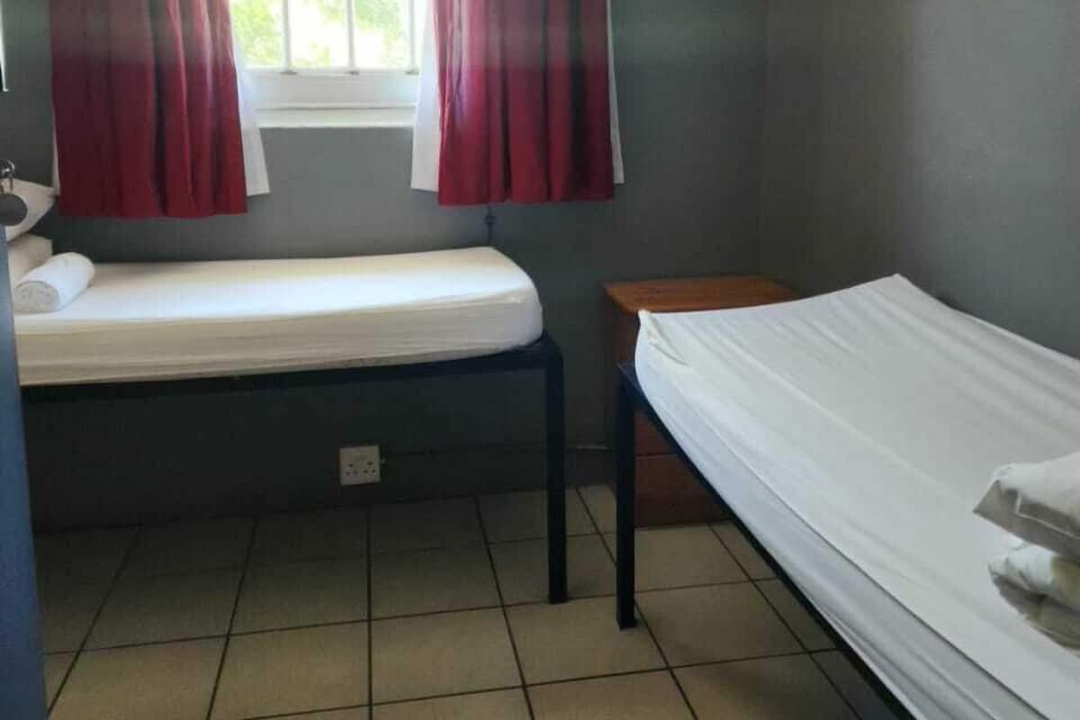 Kahden hengen classic-huone (kaksi sänkyä), 2 yhden hengen sänkyä, tupakointi kielletty | Ilmainen Wi-Fi, vuodevaatteet