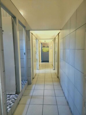 Shower - Riverlodge Backpackers (Cape Town)