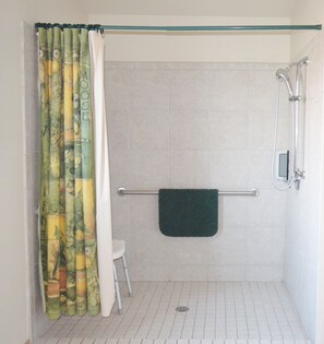 Bathroom shower - Sleepy J Cabins (Swan Valley)