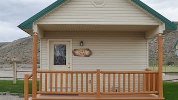 Standard Cabin, 1 Queen Bed with Sofa bed, Non Smoking, Kitchenette | 1 bedroom, free WiFi, bed sheets