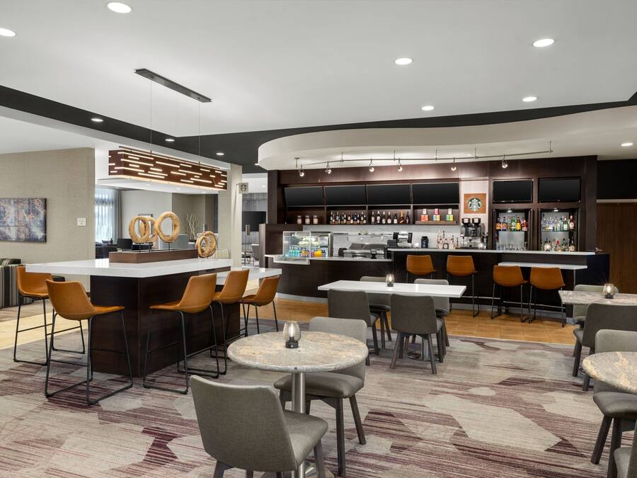 Breakfast and dinner served