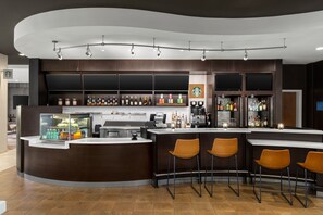 Daily cooked-to-order breakfast for a fee - Courtyard by Marriott Omaha Bellevue Beardmore Event Center (Bellevue)