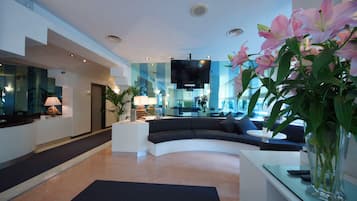 Coin salon dans le hall