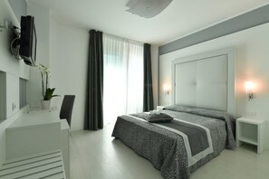 舒适双人房, 海景 | 迷你吧、客房内保险箱、办公桌、隔音