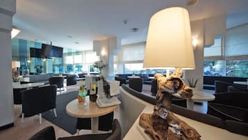 2 bars, bar en bord de piscine