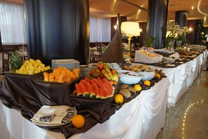 Dagelijks ontbijtbuffet (EUR 15 per persoon)