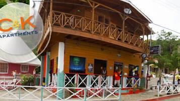 المنشأة من الخارج