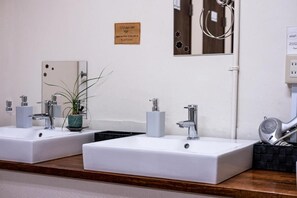 Shower, towels