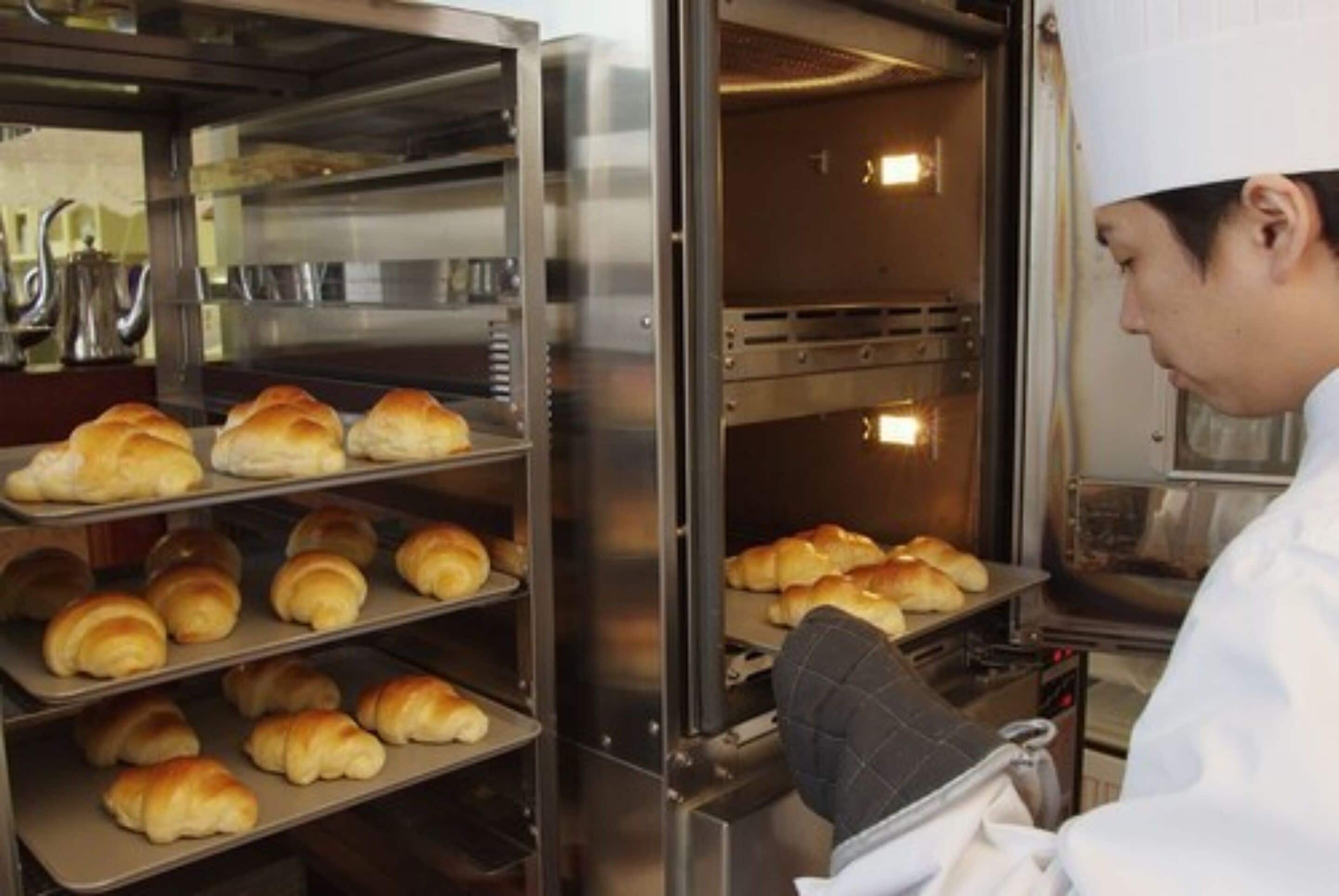 Daily buffet breakfast (JPY 1650 per person)