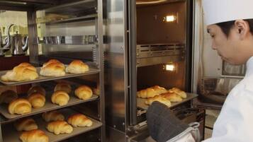 Bữa sáng buffet hàng ngày (1650 JPY/mỗi người)