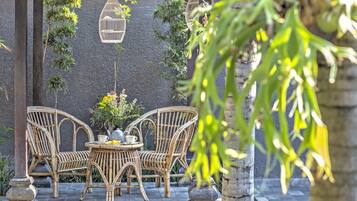 Colazione a base di specialità locali inclusa, servita tutte le mattine