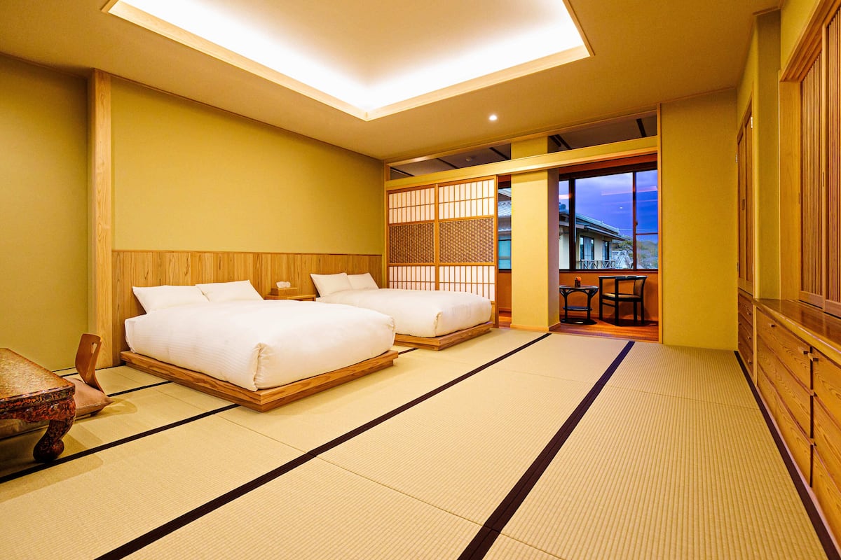 Traditional Room, Non Smoking | In-room safe, desk, free WiFi