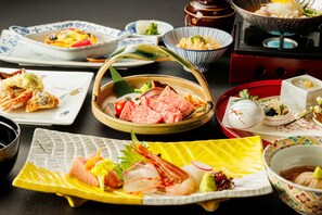 Ryokan dining - Ryotei Jyusouya (Sango)