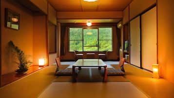 In-room safe, desk, free WiFi