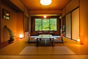 Hefðbundið herbergi - Reyklaust (TSUKIKANMURI 12 Tatami Mats, Japanese) | Öryggishólf í herbergi, skrifborð, ókeypis þráðlaus nettenging