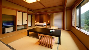 傳統客房, 非吸煙房, 附屬建築 (HANAKANMURI 2 Rooms w/ Bed, Japanese) | 客廳 | 平面電視