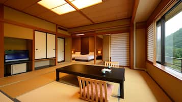 Traditional Room, Non Smoking, Annex Building (HANAKANMURI 2 Rooms w/ Bed, Japanese) | Ruang tamu | TV skrin rata