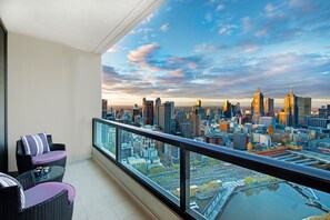1 Bedroom - 1 Bathroom Penthouse Level | Balcony - Platinum Apartments at Freshwater (Southbank)