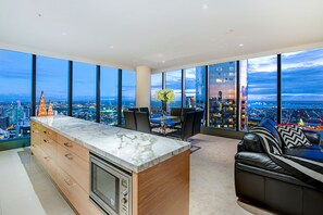 2.5 Bedroom - 2 Bathroom Penthouse Level (Internal Bunk) | Living room