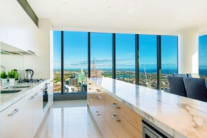 2.5 Bedroom - 2 Bathroom Penthouse Level (Internal Bunk) | Private kitchen | Full-size fridge, microwave, oven, stovetop - Platinum Apartments at Freshwater (Southbank)