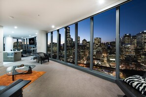 2 Bedroom - 2 Bathroom Mid Level City View | Living room | 50-cm flat-screen TV with cable channels, TV - Platinum Apartments at Freshwater (Southbank)