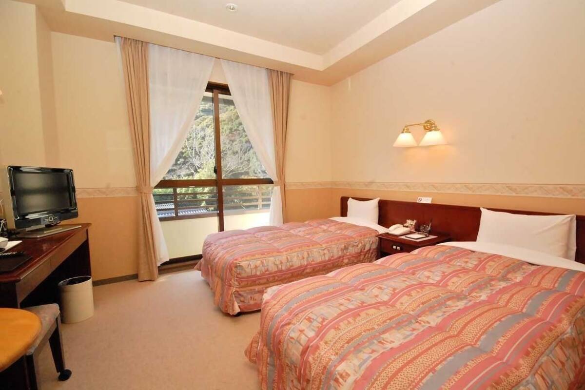 Standard Twin Room | In-room safe, desk, free WiFi