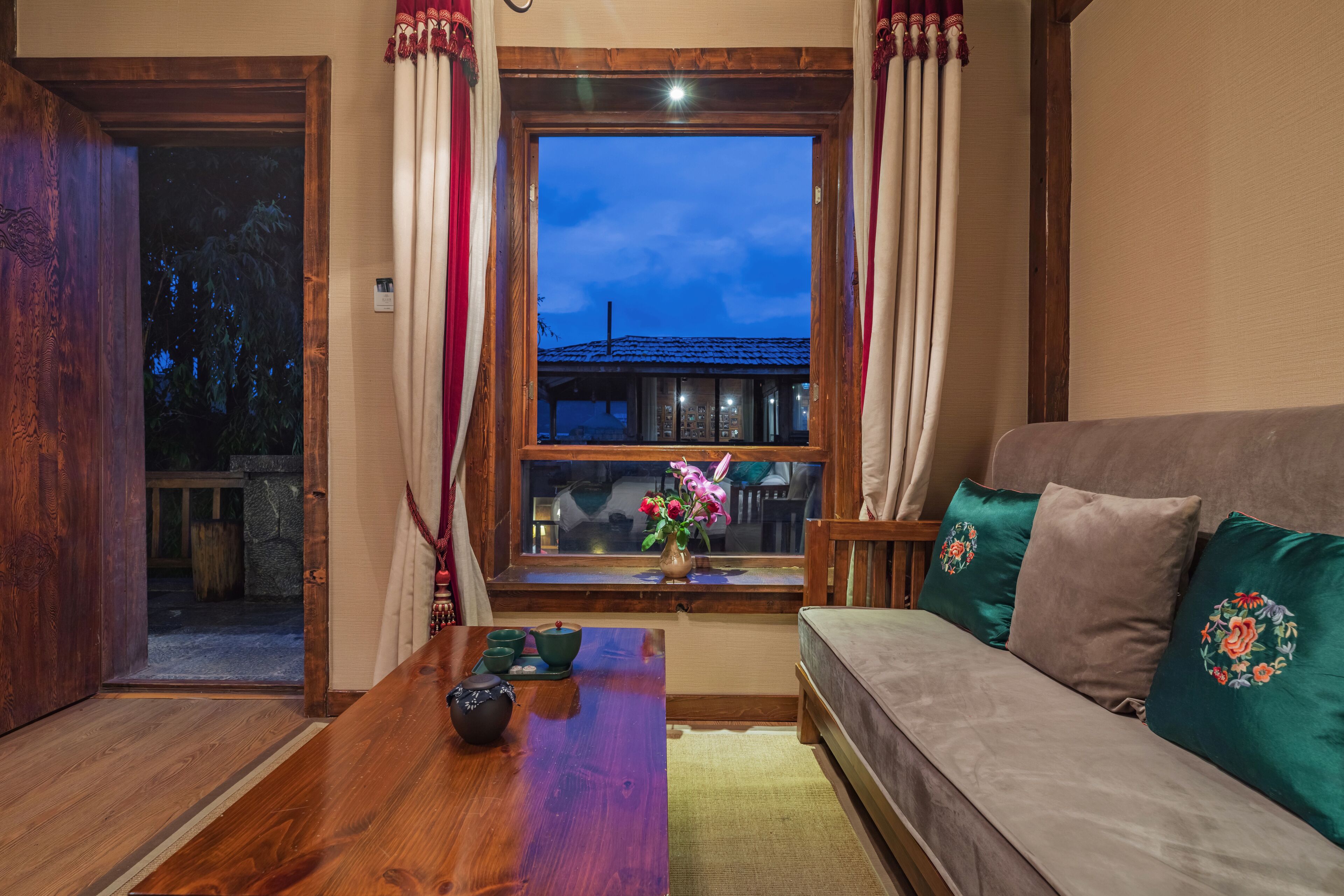 deluxe queen room | view from room