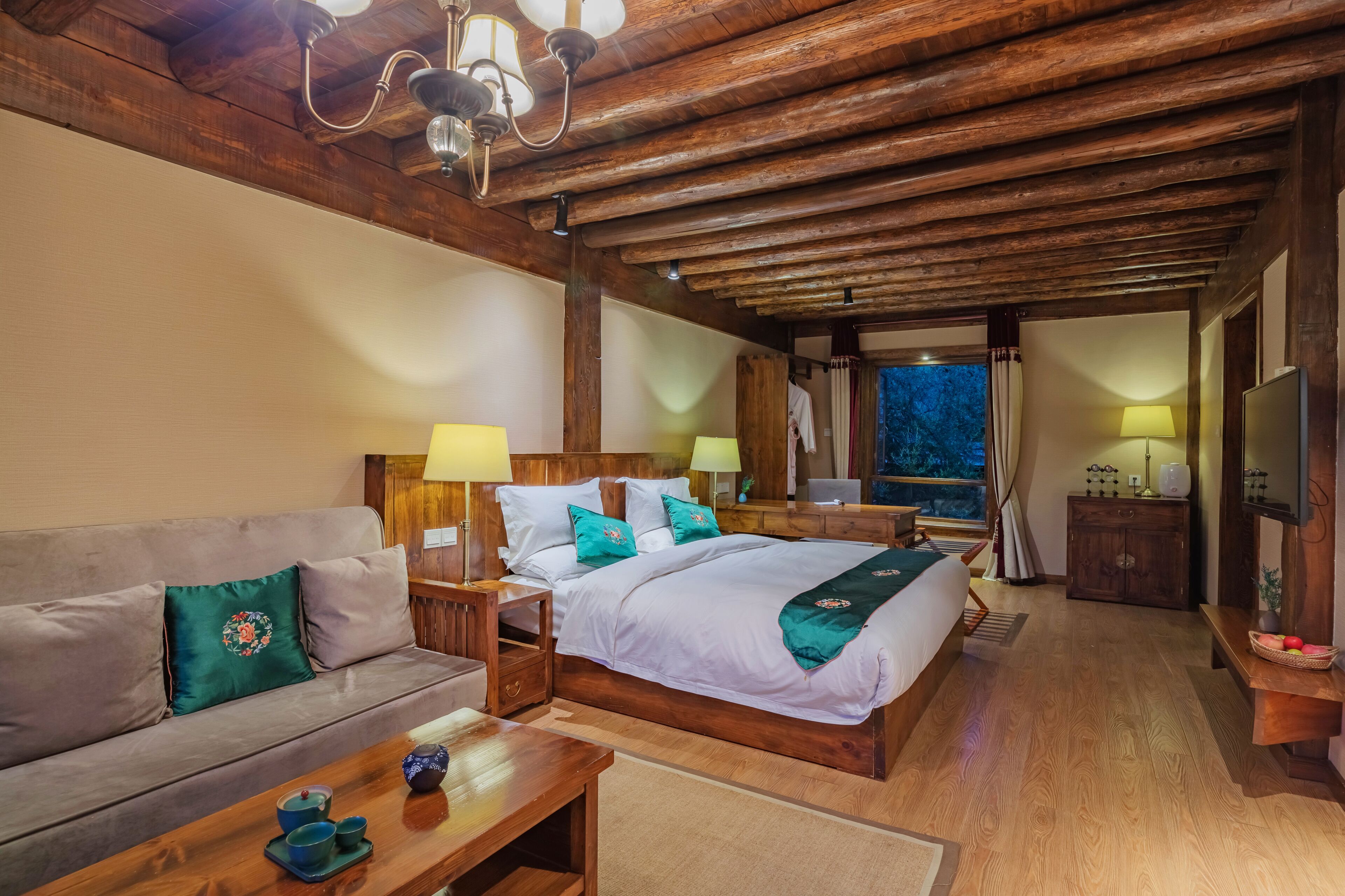 디럭스룸 | 고급 침구, 오리/거위털 이불, 필로우탑 침대, 객실 내 금고