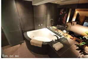 Japanese Western Style Room (RAN), Courtyard View, Non Smoking | Premium bedding, minibar, in-room safe, iron/ironing board - Yadoya Dejavu (Kyoto)