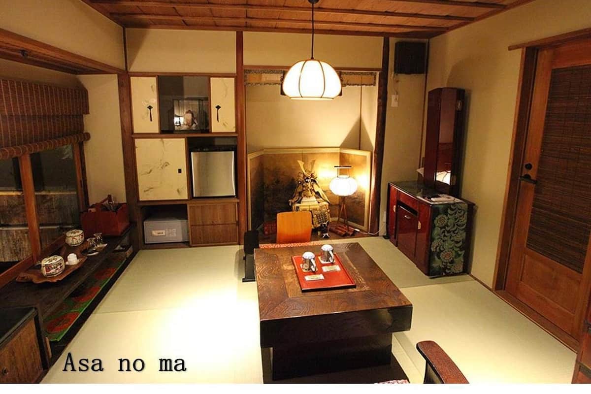 Ropa de cama de alta calidad y minibar 