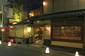 Exterior - Yadoya Dejavu (Kyoto)