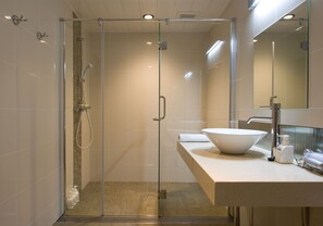 Cecuko C | Bathroom | Free toiletries, hair dryer, bidet, towels - Holiday Niseko Cecuko (Kutchan)