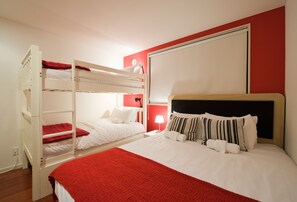 Cecuko B (3 Double + 1 Bunk Bed) | Desk, rollaway beds, free WiFi, bed sheets