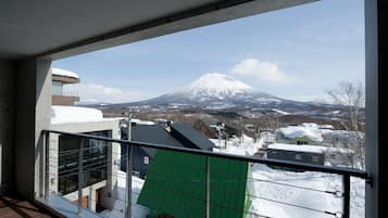 Appartement (Cecuko C) | Vue depuis le balcon
