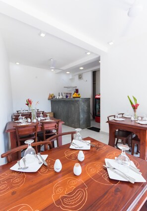 Frokost, lunsj og middag serveres, internasjonale retter