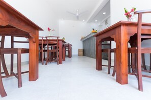 Daily continental breakfast for a fee - The Waves (Unawatuna)