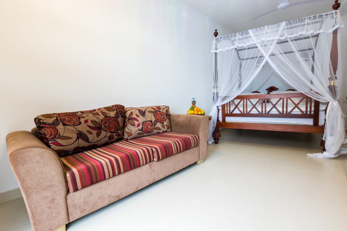1 bedroom, premium bedding, in-room safe, desk