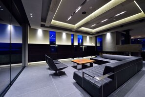 Ori (12 Beds + 3 Japanese Futons) | Lobby lounge - Holiday Niseko Ori (Kutchan)