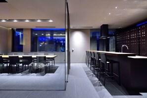 Ori (12 Beds + 3 Japanese Futons) | In-room dining